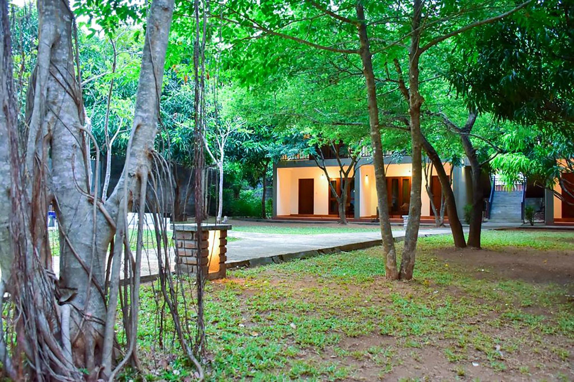 Tropicara Resort 锡吉里亚 外观 照片