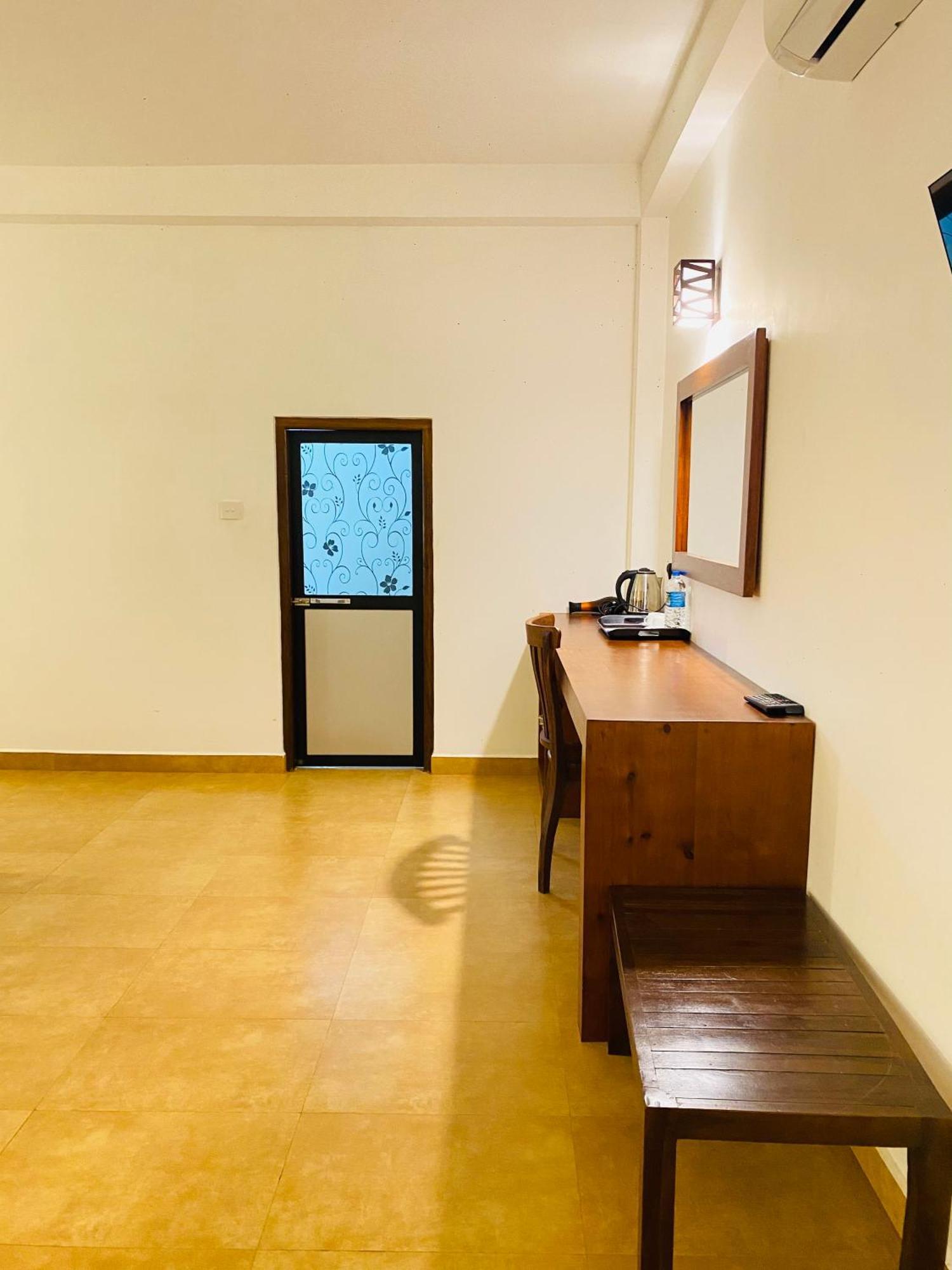 Tropicara Resort 锡吉里亚 外观 照片