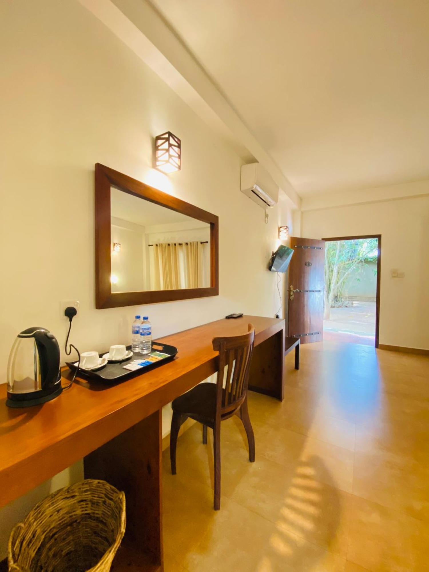 Tropicara Resort 锡吉里亚 外观 照片